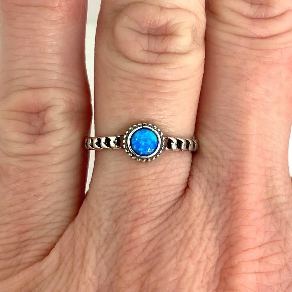Sterling Silver 925 Dainty Round Blue Lab Created Opal Chain Band Ring Sz 5